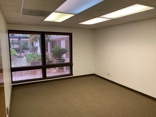 Full Service Gross General/Professional Suites | Fully Remodeled!: 2377 W Shaw Ave, Fresno, CA 93711
